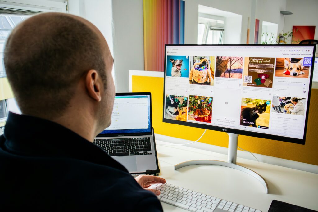 Photo of a digital marketer working.
